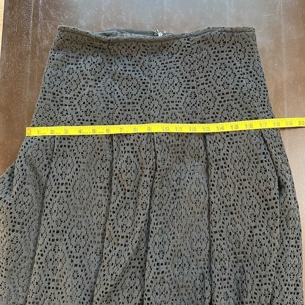 Crochet/lace overlay ruffle black skirt SZ 6 - Picture 6 of 9